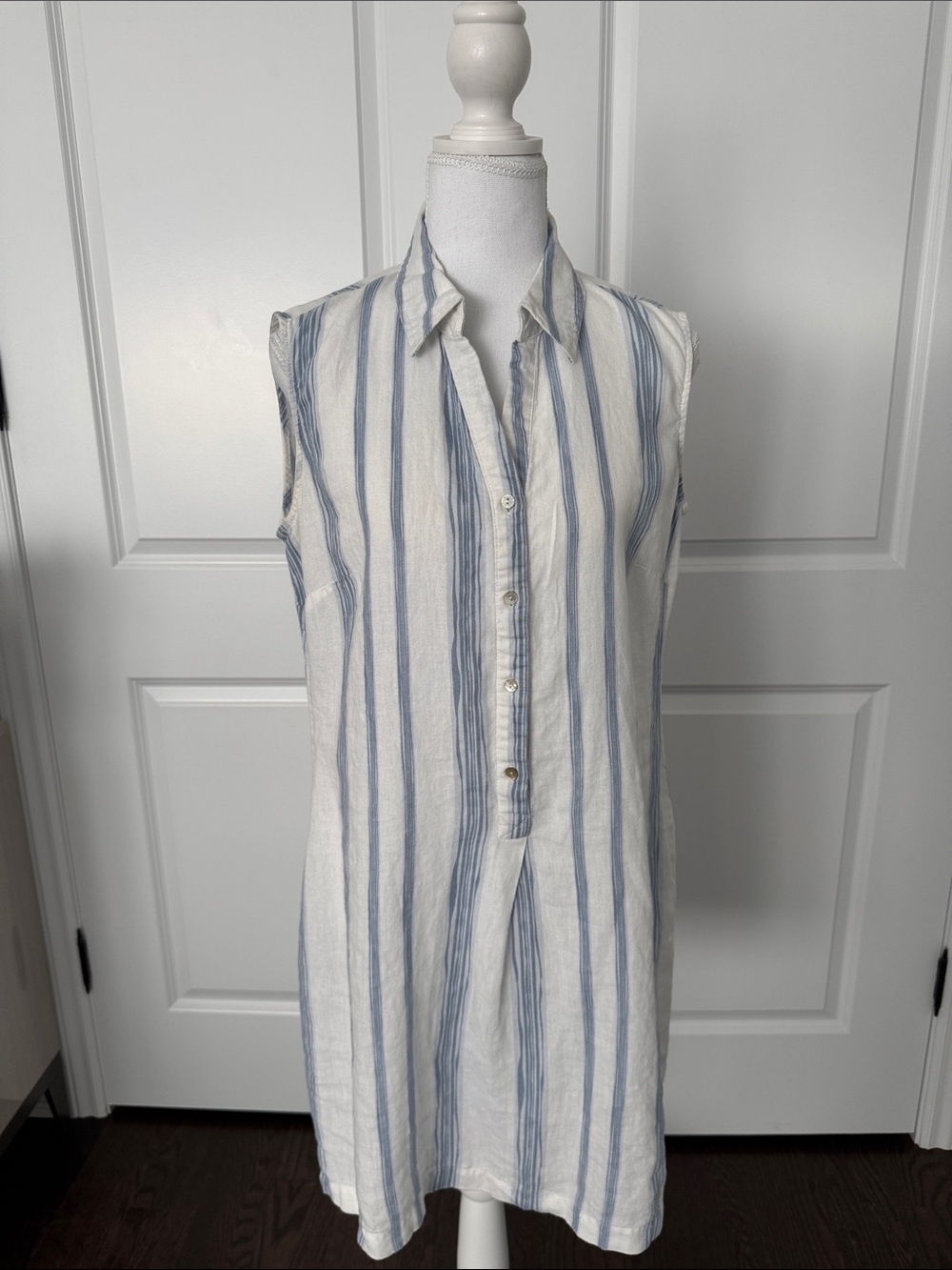 Striped Sleeveless Button-Front shirt dress White and Light Blue linen blend